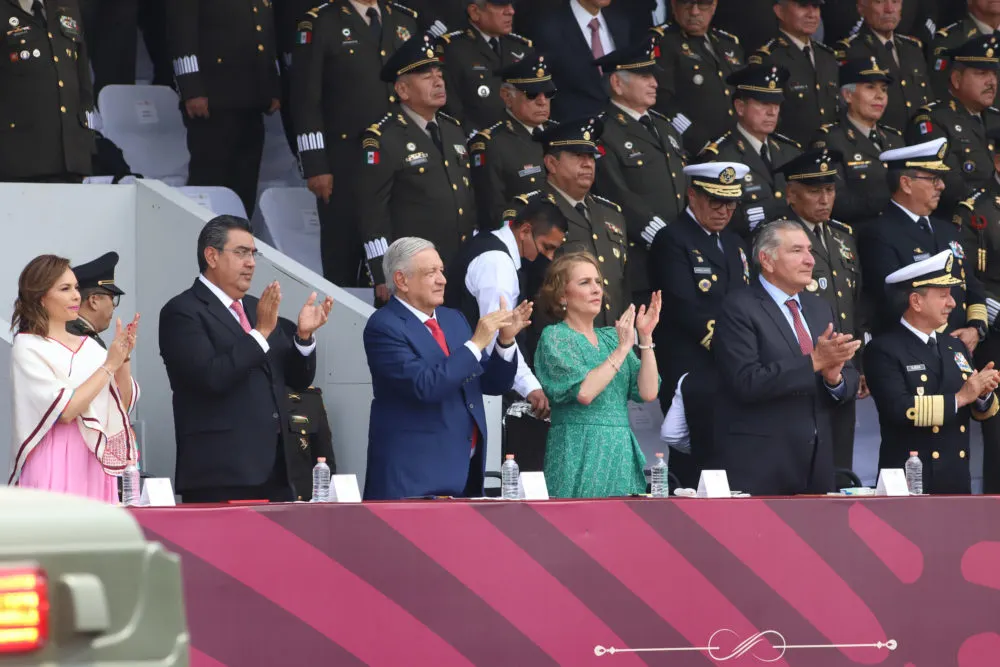 Desfile conmemorativo del 5 de Mayo en Puebla
