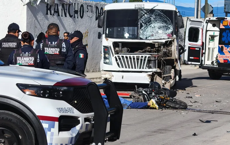 Choque entre ruta 25 y motocicleta deja un muerto y dos heridos en Guadalupe Hidalgo