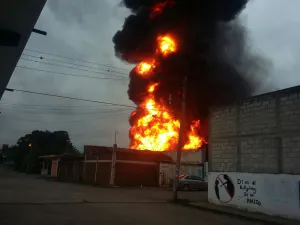 Explotan pipas con hidrocarburo robado en Venustiano Carranza