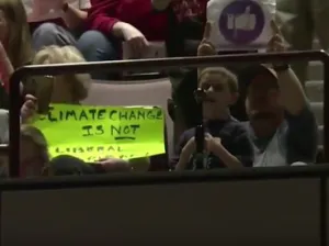 Video: Niño que cuestiona a senador de EEUU sobre muro se hace viral