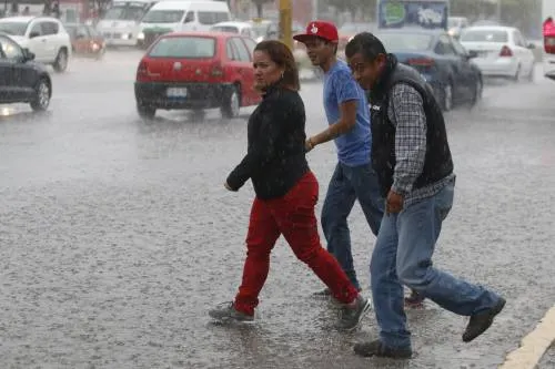 Dos canales de baja presión ocasionarán lluvias en Puebla