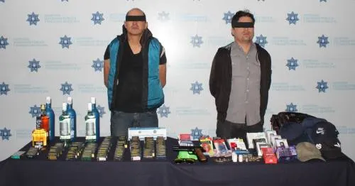 Policía Municipal de Puebla detiene a dos personas por robo a OXXO