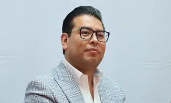 En una gira por Europa le ofrecieron a Néstor Camarillo la dirigencia estatal de Movimiento Ciudadano
