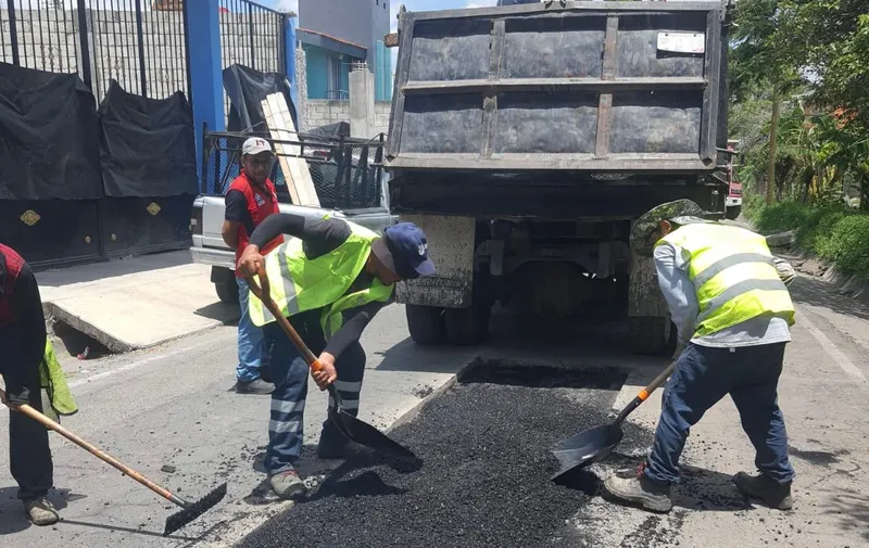 Avanza el programa de bacheo impulsado por la presidenta Ariadna Ayala en Atlixco