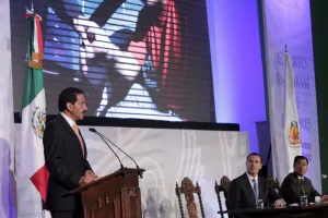 Alfonso Esparza rinde último informe de labores de interinato en la BUAP
