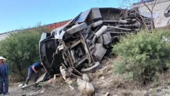Tren embiste a un autobús de pasajeros en Querétaro; seis personas fallecieron