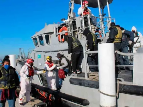 Semar rescata a 13 personas en Ensenada B.C