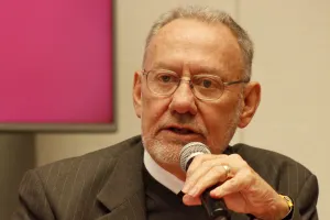 Pega a pobres la disparidad de salarios y riqueza: Font
