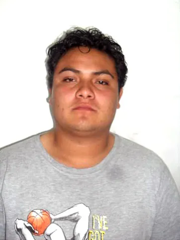 Apuñalan y golpean a policías en la Cleotilde Torres