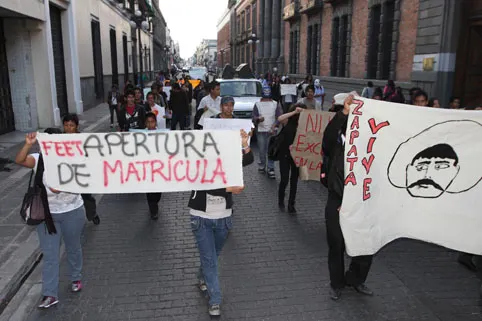 Rechazados de la BUAP inician huelga de hambre