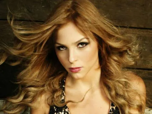 Paulina Dávila deja atrás a Diego Luna