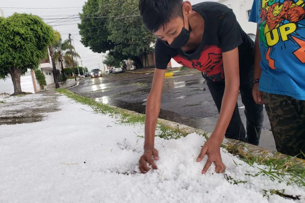 Lluvia con granizo azota a la zona metropolitana de Puebla