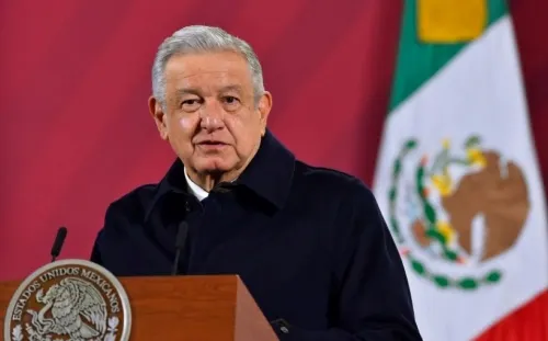 AMLO defiende estrategia contra covid-19 pese a 100 mil muertos en México
