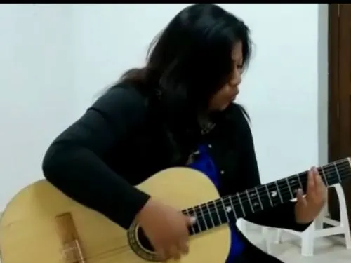 Hermana de Yalitza sorprende con increíble voz para cantar