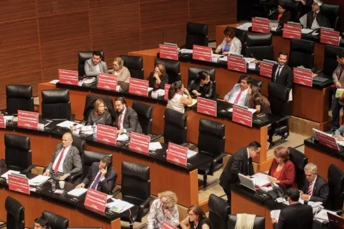 Senado avala seguridad social para trabajadoras del hogar