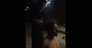 VIDEO: Adolescente tortura a indigente; Anonymous lo amenaza