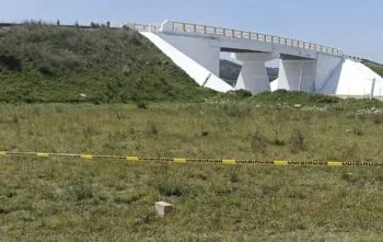 Abandonan cadáveres de un hombre y una mujer a un costado de la autopista Puebla-Orizaba