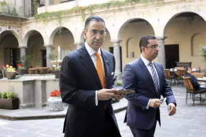 Critica Lozano dichos de Blanca contra borrón y cuenta nueva del agua