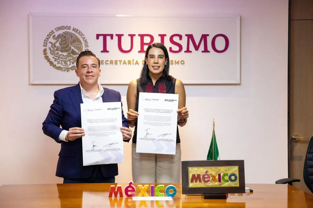 Luis Enrique Mena, presidente del Consejo Creadores México, y Josefina Rodríguez Zamora, secretaria de Turismo de México. Foto: Especial