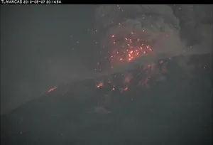 Fuerte actividad del Popocatépetl se registra esta noche