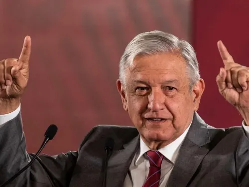 Proyecto de compra de estadios de beisbol sigue en pie