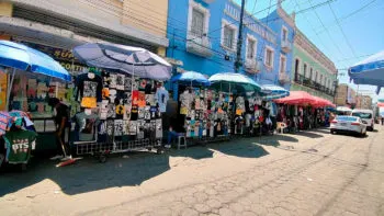 Ambulantes fueron retirados de la 16 Oriente por trabajos en el Centro Histórico de Puebla