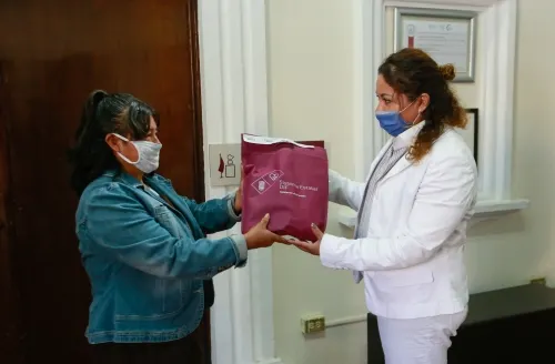 Con aparatos auditivos, SEDIF mejora calidad de vida de poblanas