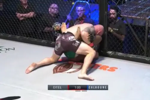 Pelador de la MMA noquea a su rival con asombroso rodillazo