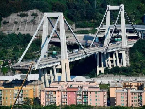 Recomiendan demolición del puente colapsado en Génova