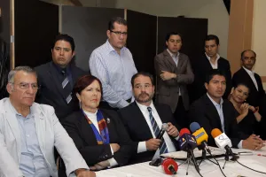 Sin declaraciones concretas, panistas rechazan afiliaciones masivas