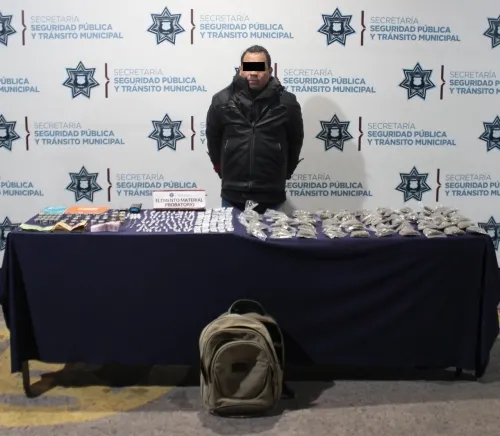 Detuvo policía municipal de Puebla a probable narcomenudista en inmediaciones del mercado Unión
