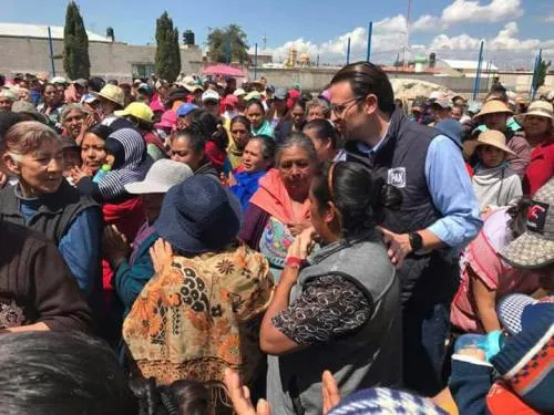 Juan Pablo Piña entrega paquetes de limpieza en Teziutlán y Tlatlauquitepec