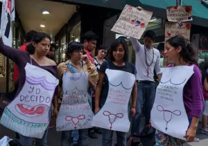 Cada año denuncian a 226 mujeres por abortar en México