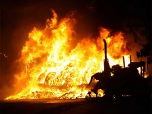 Comando armado incendia gasolinera en Uruapan