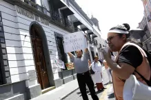 Se manifiestan en el Congreso enfermeras del HNP