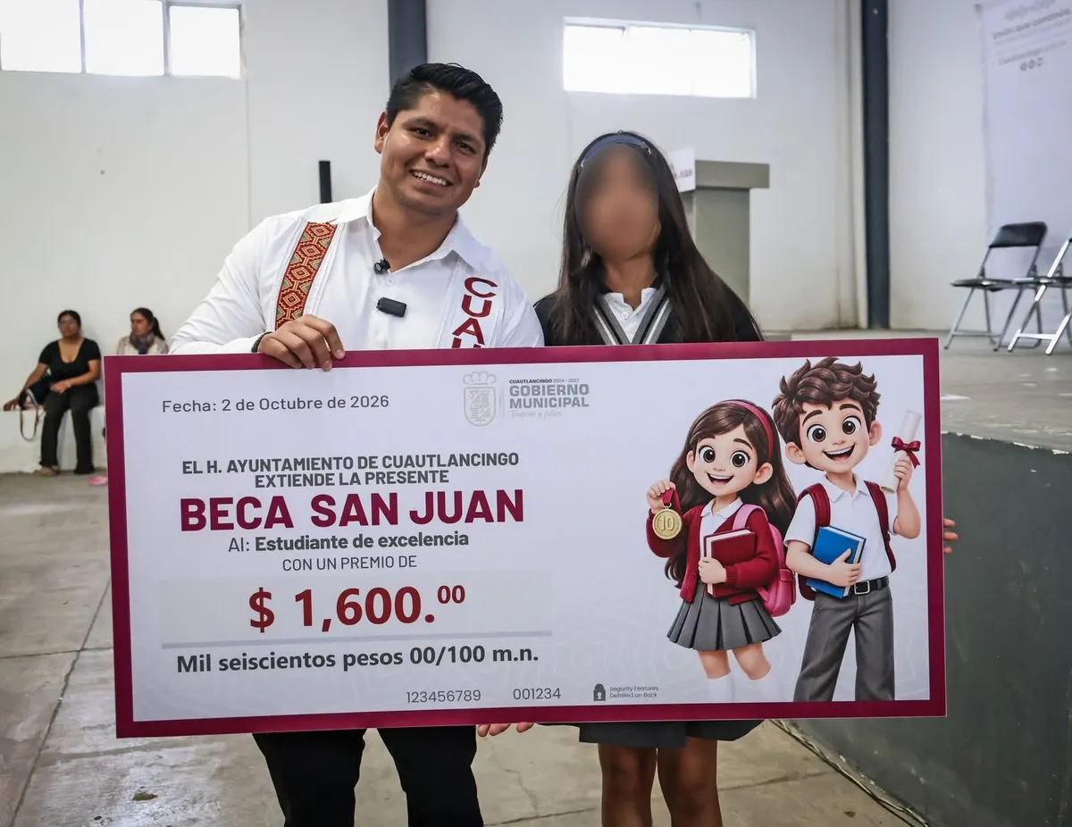 Cuautlancingo reconoce a 63 estudiantes con promedio de 10 y entrega Becas San Juan