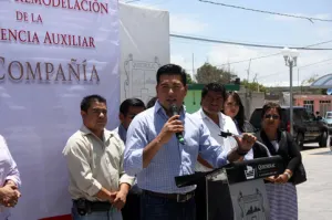 Néstor Camarillo realiza gira de trabajo por la localidad de La Compañía