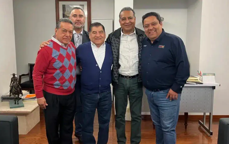 IMPRUDENCIAS (CON PRECIOSO PATO PEQUINÉS AL FONDO)