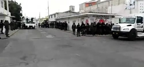 Desalojan a maestros del SNTE en Lara Grajales