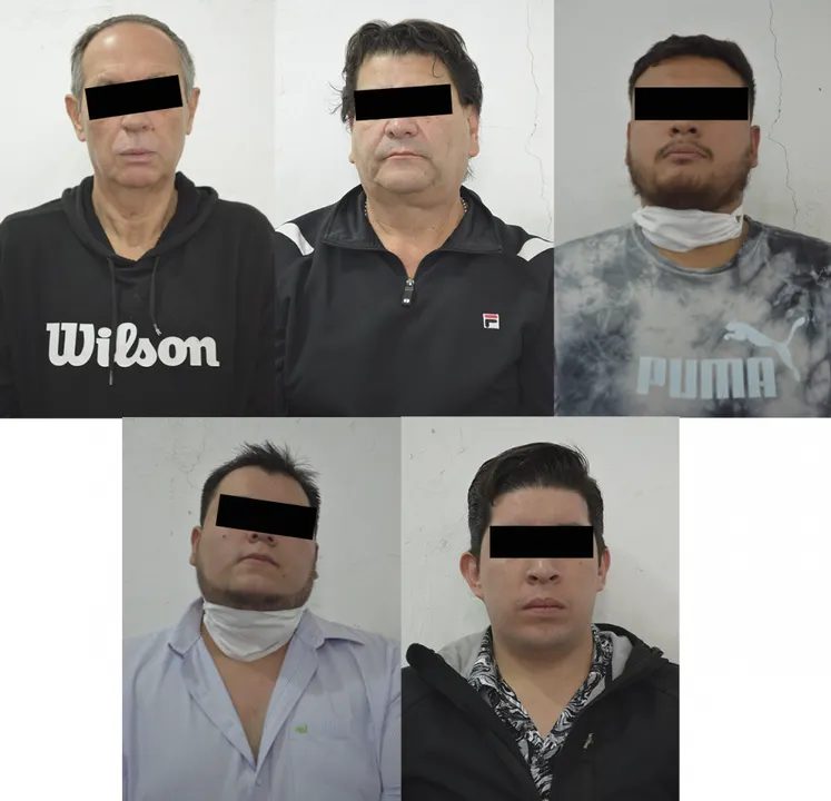Tras persecución , policía municipal detuvo a cinco hombres por el robo de una camioneta