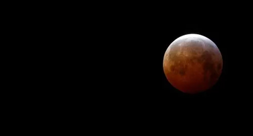 Un meteorito impactó en la Luna durante el “sangriento” eclipse (vídeo)