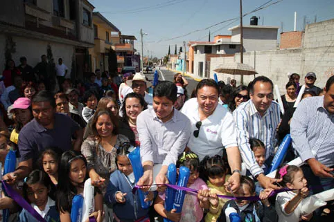 Rivera Pérez entrega 80 nuevas vialidades