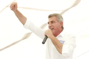 Sueldos iguales entre hombres y mujeres burócratas, promete Tony Gali
