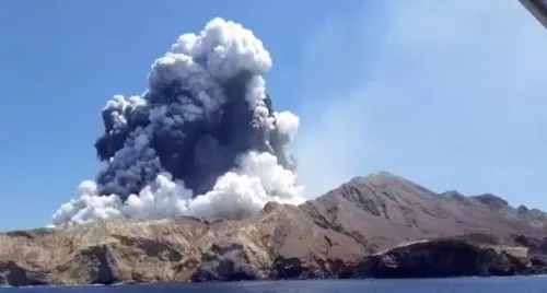 Nueva Zelanda investiga 14 posibles muertes por erupción del volcán