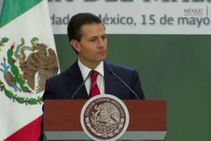 Felicita Peña Nieto a los profesores en su día