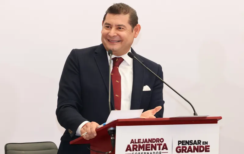 Con servidores públicos comprometidos y con amor a Puebla se gobernará: Armenta