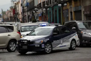 Estatales capturan a dos personas por robo