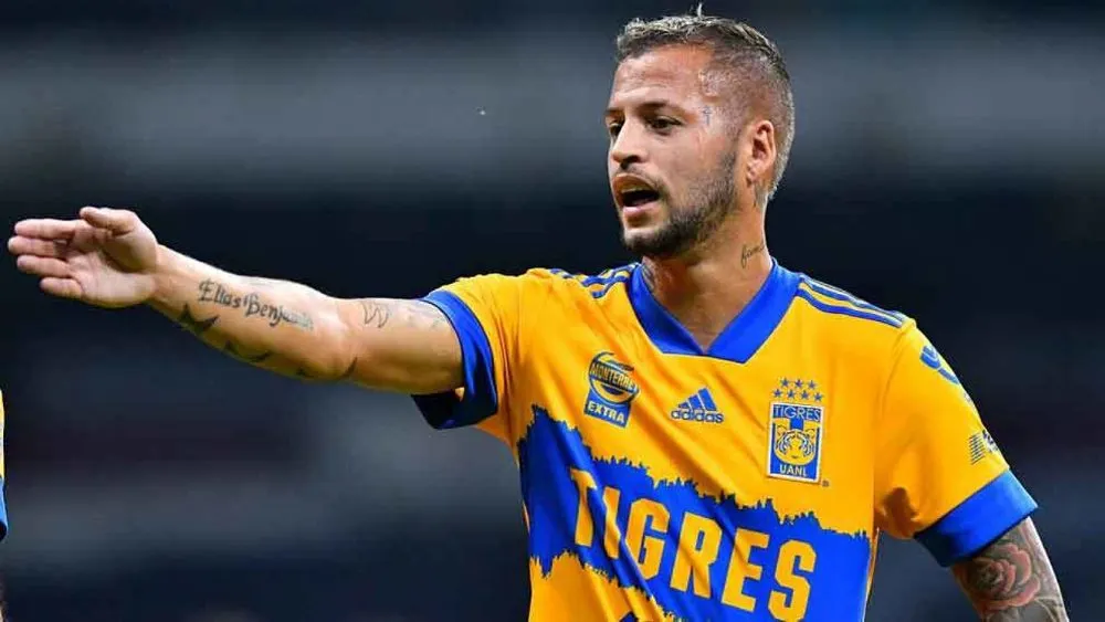 ‘Diente’ López causa baja de Tigres por covid-19