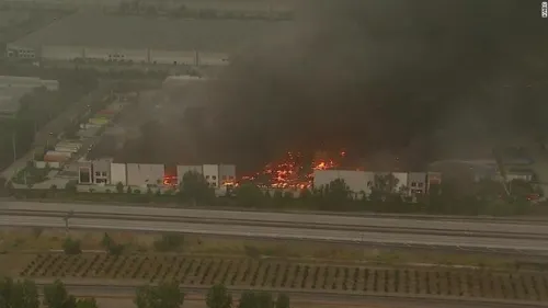 Incendio destruye almacén de Amazon en California