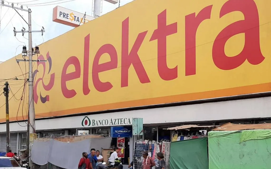 Sujetos armados asaltan tienda departamental en Recta a Cholula